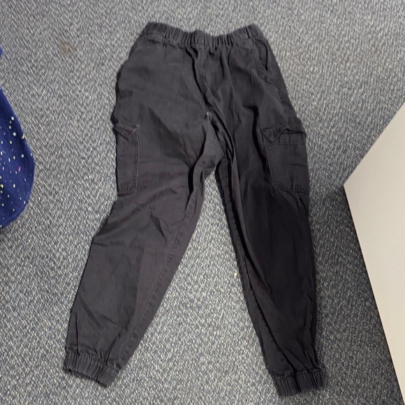 Divided joggers size 6 // 081706 - Picture 1 of 2